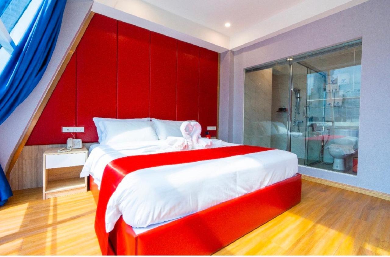 Sapphire Hotel Silom Bangkok Ngoại thất bức ảnh A room at the hotel