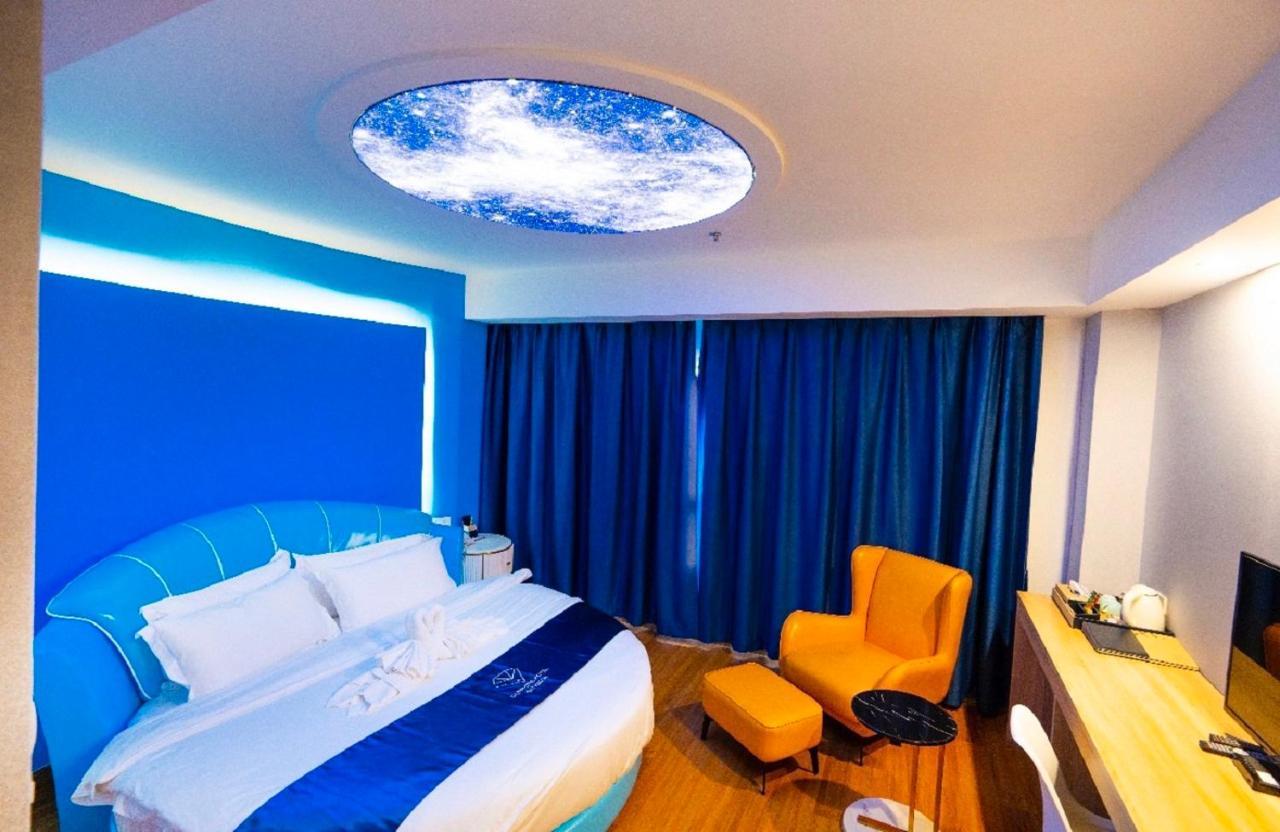 Sapphire Hotel Silom Bangkok Ngoại thất bức ảnh A room at the hotel