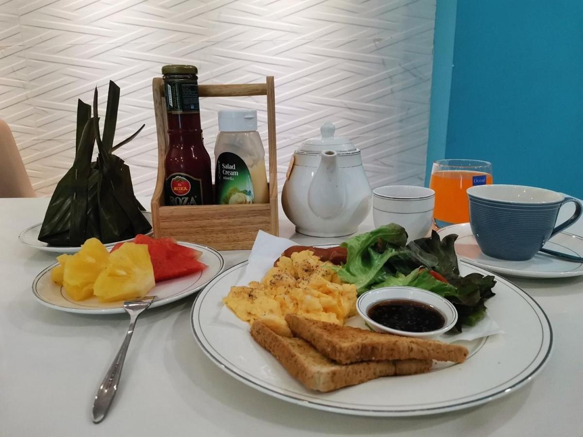 Sapphire Hotel Silom Bangkok Ngoại thất bức ảnh A breakfast set at a restaurant in Malaysia