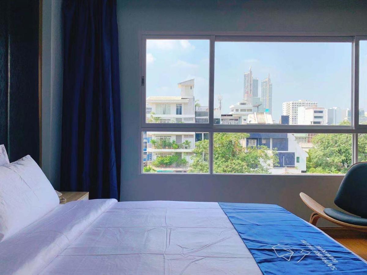 Sapphire Hotel Silom Bangkok Ngoại thất bức ảnh A room at the hotel