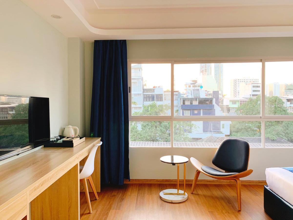 Sapphire Hotel Silom Bangkok Ngoại thất bức ảnh A room at the hotel