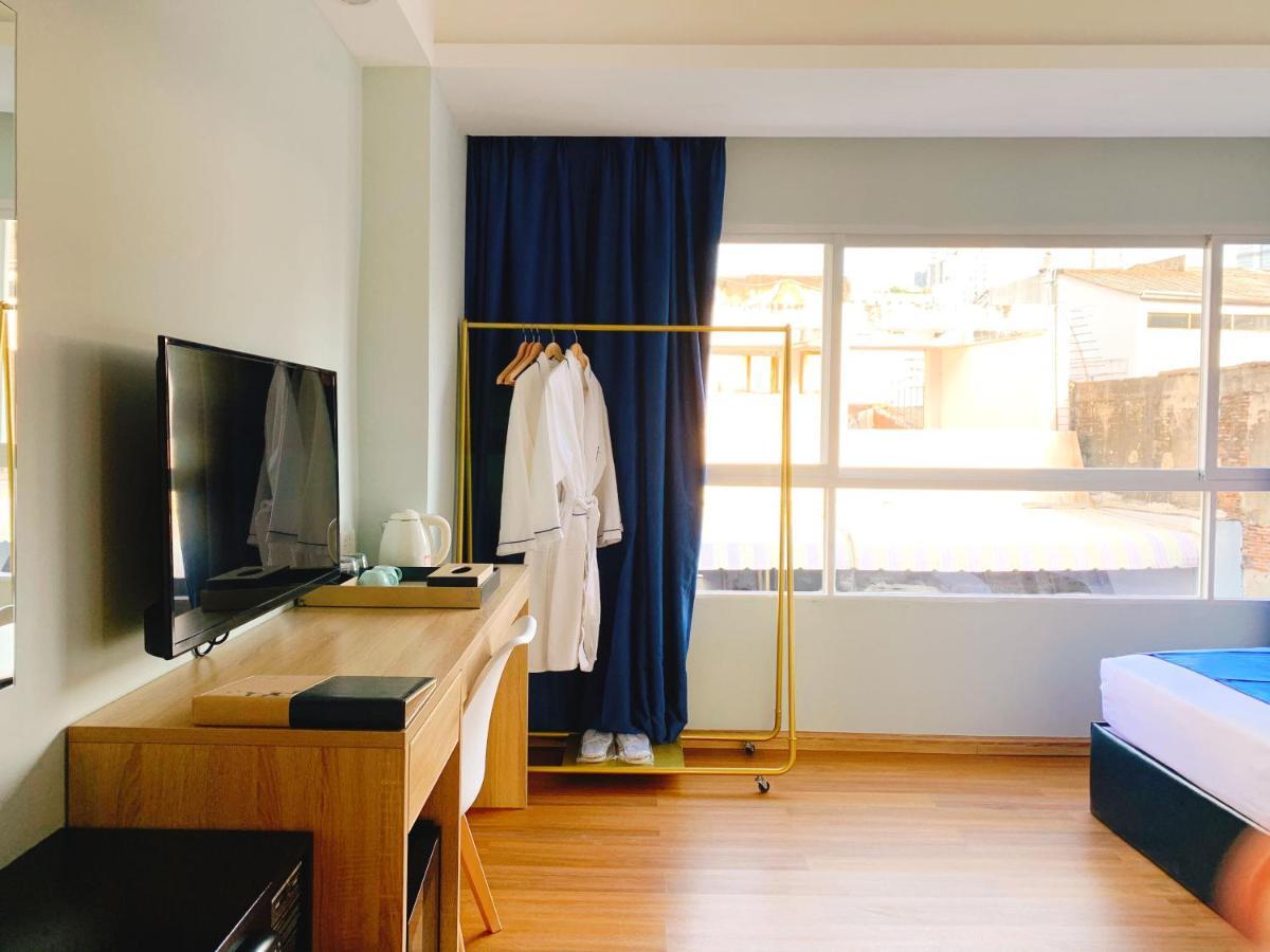Sapphire Hotel Silom Bangkok Ngoại thất bức ảnh A room at the hotel
